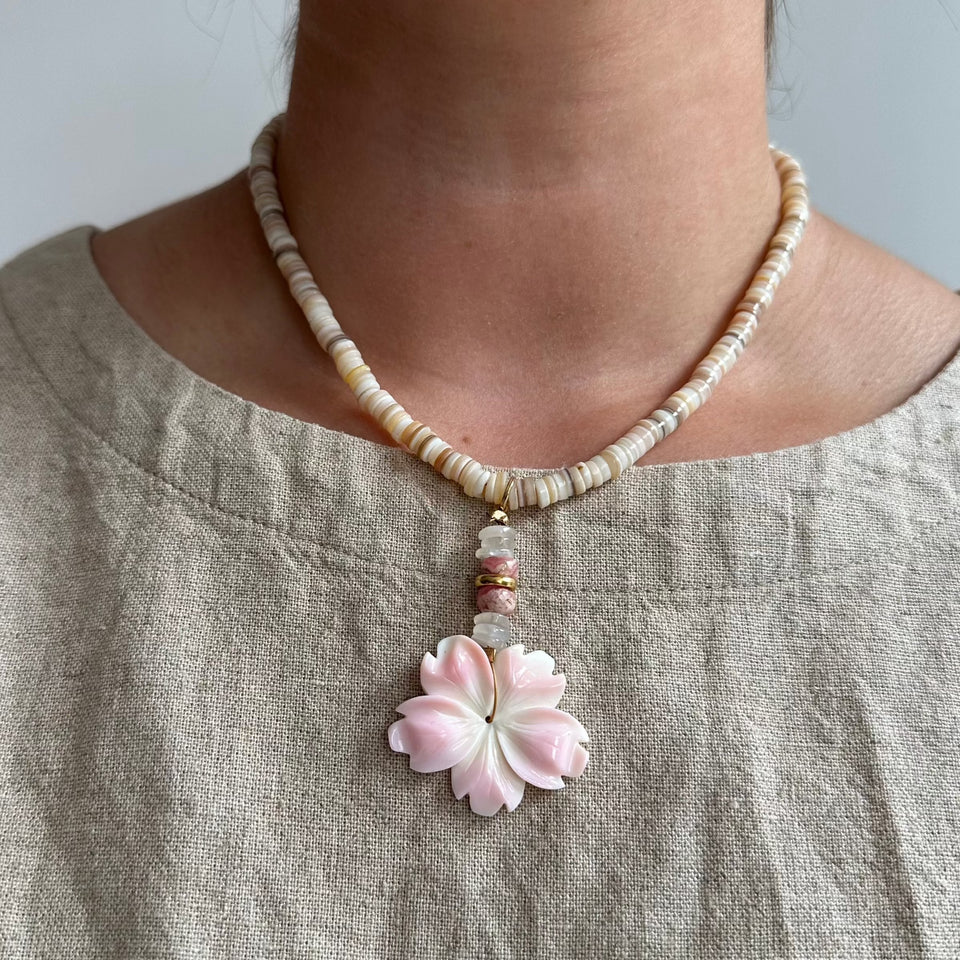 By JW Pukka Flower Necklace | Shell Pink